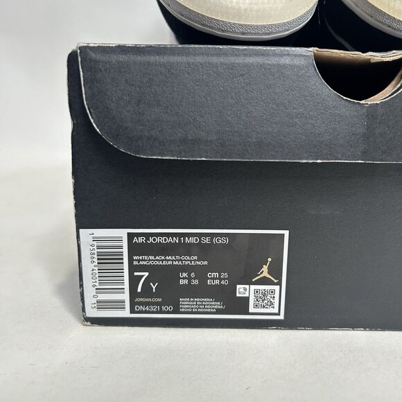 Nike Shoes Air Jordan 1 Retro Mid SE GS “Diamond Shorts” 2024 - Picture 8 of 9